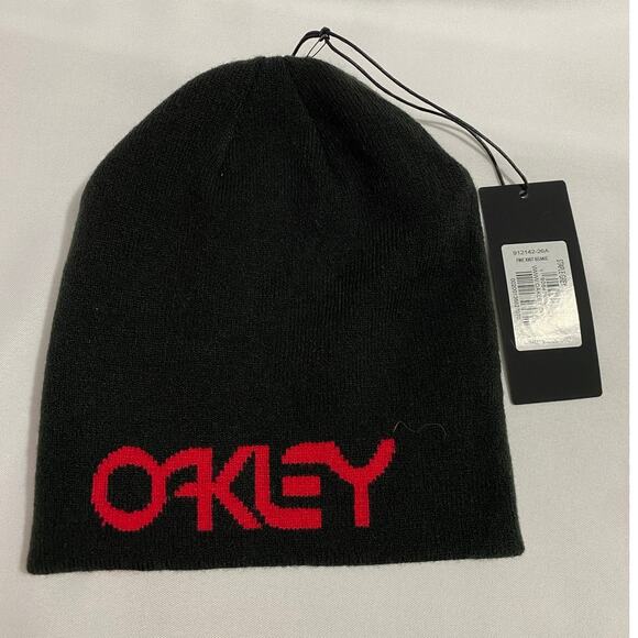 NEW Oakley Black Beanie Hat Red Logo ST7 Series OSFA Performance Knit - Picture 1 of 6